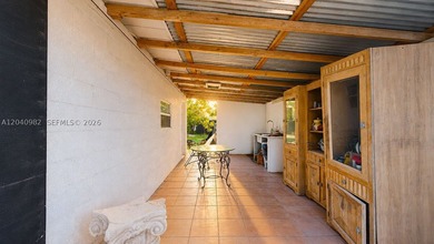 Spectacular property offering two Folios 30-5 zoned residential - photo 17