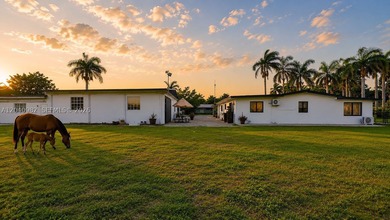 Spectacular property offering two Folios 30-5 zoned residential - photo 22