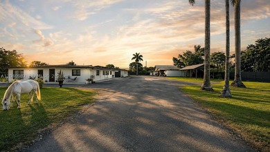 Spectacular property offering two Folios 30-5 zoned residential - photo 24