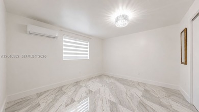 Spectacular property offering two Folios 30-5 zoned residential - photo 28