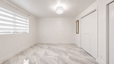 Spectacular property offering two Folios 30-5 zoned residential - photo 29