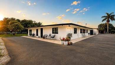 Spectacular property offering two Folios 30-5 zoned residential - photo 34