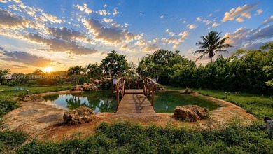 Spectacular property offering two Folios 30-5 zoned residential - photo 41