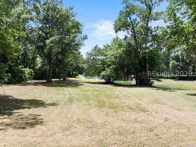 Nestled within the prestigious community of Long Cove Club, this - photo 4