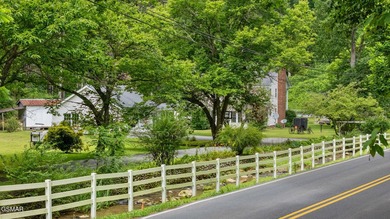 This well-known iconic white farmhouse sits proudly in the heart - photo 10