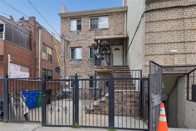 2 fully occupied apartments - 3rd Floor Unit Comes Vacant. $6 - photo 1