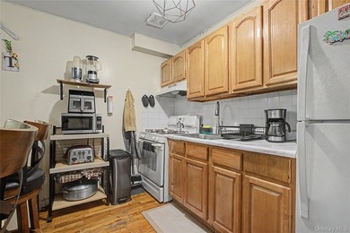 2 fully occupied apartments - 3rd Floor Unit Comes Vacant. $6 - photo 7