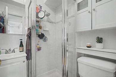 2 fully occupied apartments - 3rd Floor Unit Comes Vacant. $6 - photo 9