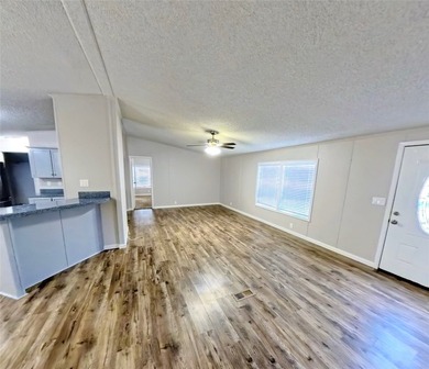 Charming 3-bedroom, 2-bath home situated on two spacious lots - photo 11