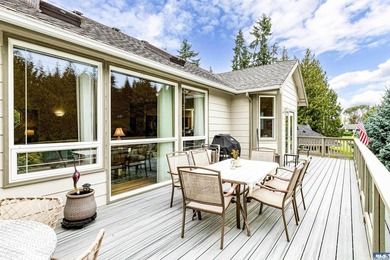Impeccable One Owner Custom Home in Sunland! The grand entrance - photo 35