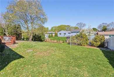 Welcome to 145 Glenwood Drive in desirable North Kingstown. This - photo 38
