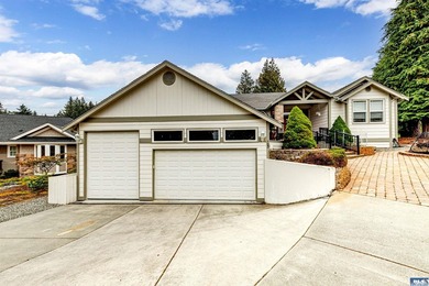 Impeccable One Owner Custom Home in Sunland! The grand entrance - photo 39