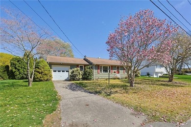 Welcome to 145 Glenwood Drive in desirable North Kingstown. This - photo 41