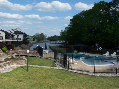 Great nightly rental...Priced to sell..gated and secure...Key - photo 6