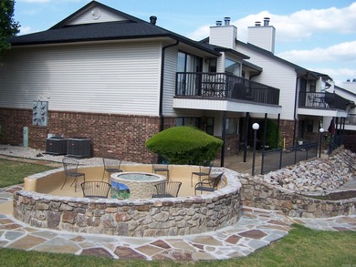 Great nightly rental...Priced to sell..gated and secure...Key - photo 7