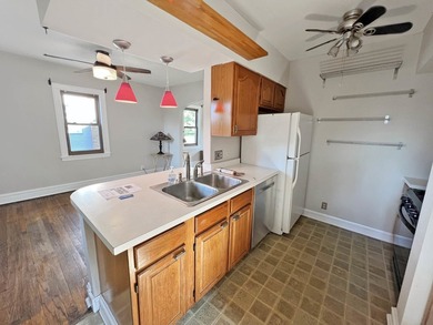 Charming brick 2-story featuring 3 bedrooms, hardwood floors - photo 8