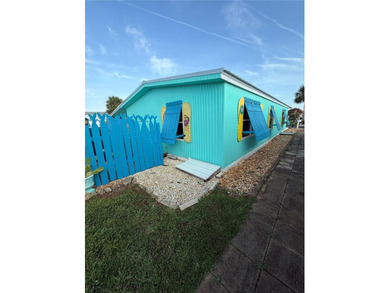 Newly reduced artist retreat beachside. This two bedroom, two - photo 5