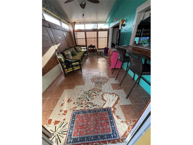 Newly reduced artist retreat beachside. This two bedroom, two - photo 8