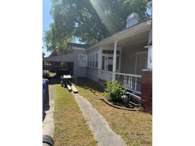 Three-bedroom home on a large lot (two lots combined into one) - photo 2