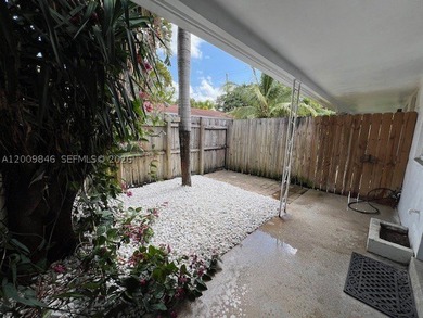 AMAZING OPPORTUNITY RARE! Beautiful 1-bedroom unit in the - photo 4