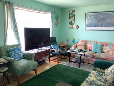Unique neighborhood near the bay! 1452 Sq ft 2 story 3 bedroom - photo 2