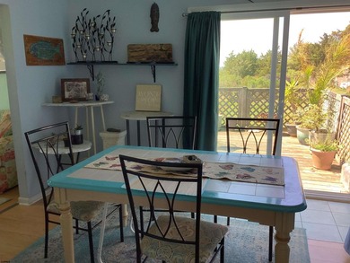 Unique neighborhood near the bay! 1452 Sq ft 2 story 3 bedroom - photo 4