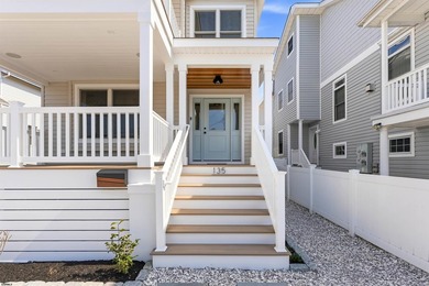 READY FOR IMMEDIATE OCCUPANCY! Welcome to this incredible luxury - photo 2