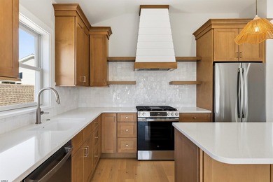 READY FOR IMMEDIATE OCCUPANCY! Welcome to this incredible luxury - photo 5