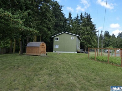Tucked among mature trees and lovingly maintained, this inviting - photo 13