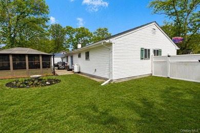 Opportunity knocks in Mastic Beach! This 3-bedroom, 2-bath ranch - photo 14