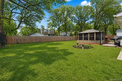 Opportunity knocks in Mastic Beach! This 3-bedroom, 2-bath ranch - photo 16