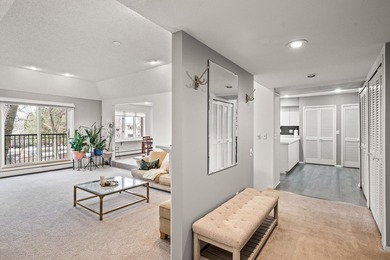 Affordable condo living! HOA fee pays almost EVERYTHING: water - photo 4