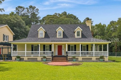 Tucked behind wrought iron gates on over four private, fenced - photo 7