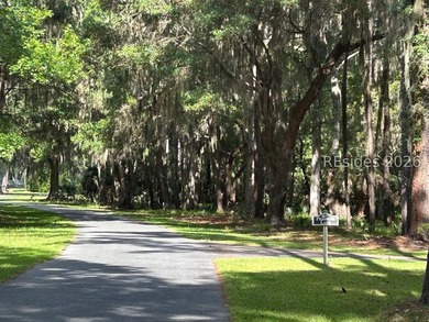 Highlighted by large Oaks and overlooking Lake Best in Melrose - photo 3