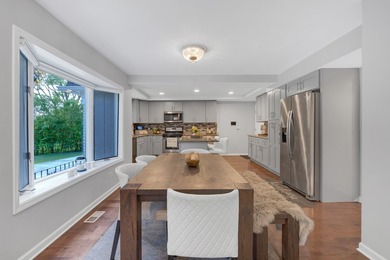 Welcome to this very clean, meticulously maintained, and - photo 11