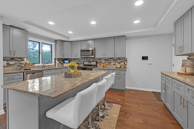 Welcome to this very clean, meticulously maintained, and - photo 13