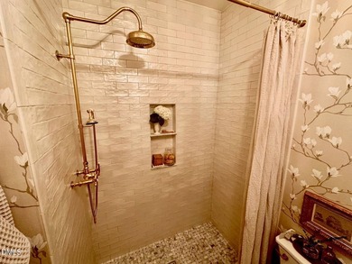 A unique opportunity to acquire a furnished luxury turn-key home - photo 13