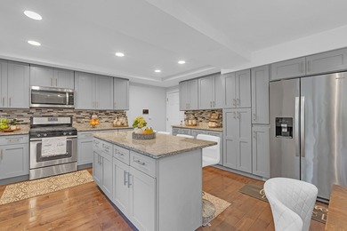 Welcome to this very clean, meticulously maintained, and - photo 14