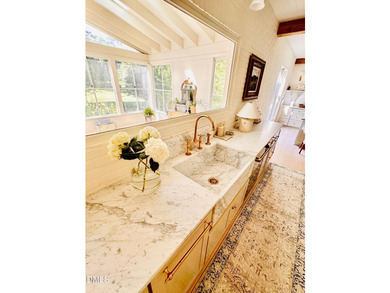 A unique opportunity to acquire a furnished luxury turn-key home - photo 19