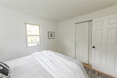Welcome to 40 Mac Arthur Rd! Deal died, no fault to the seller - photo 20
