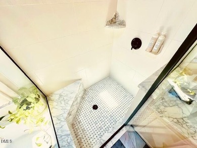 A unique opportunity to acquire a furnished luxury turn-key home - photo 20