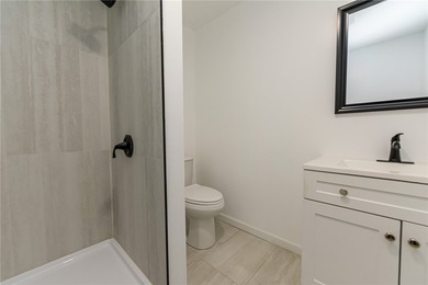 Welcome to 40 Mac Arthur Rd! Deal died, no fault to the seller - photo 21