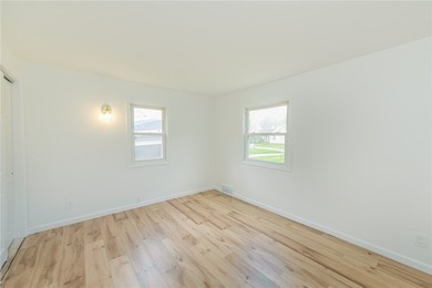 Welcome to 40 Mac Arthur Rd! Deal died, no fault to the seller - photo 23