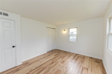 Welcome to 40 Mac Arthur Rd! Deal died, no fault to the seller - photo 24