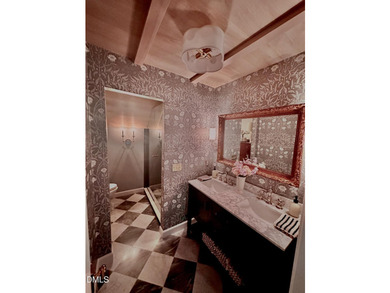 A unique opportunity to acquire a furnished luxury turn-key home - photo 24