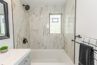 Welcome to 40 Mac Arthur Rd! Deal died, no fault to the seller - photo 26
