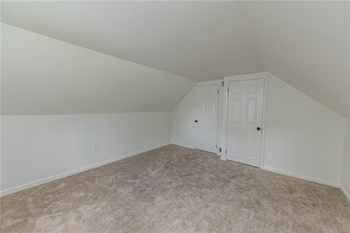 Welcome to 40 Mac Arthur Rd! Deal died, no fault to the seller - photo 28