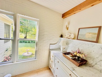 A unique opportunity to acquire a furnished luxury turn-key home - photo 29