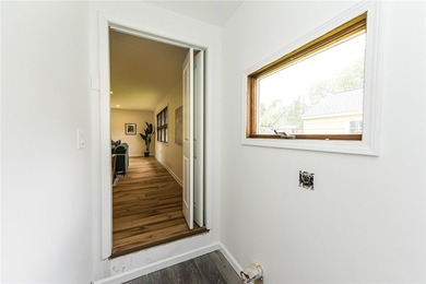 Welcome to 40 Mac Arthur Rd! Deal died, no fault to the seller - photo 30