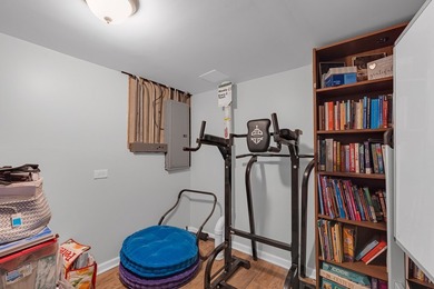 Welcome to this very clean, meticulously maintained, and - photo 31